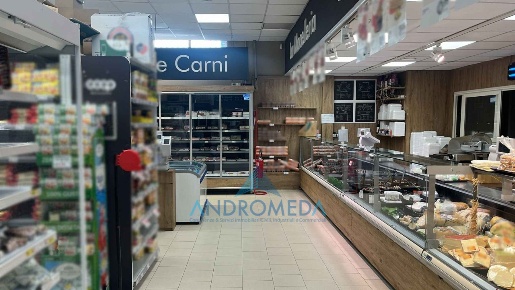 Foto Locale commerciale a Cercola Centro di 350 m² con 3 locali in vendita