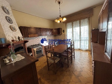 Foto Appartamento a Massa Centro di 140 m² con 7 locali in vendita