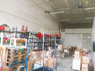 Foto Capannone industriale a Vicopisano Centro di 200 m² con 1 locali