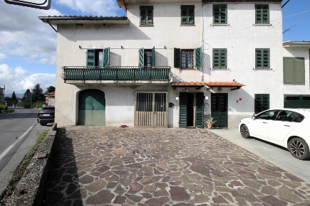 Foto Casa indipendente a Capannori Marlia di 185 m² con 6 locali in vendita