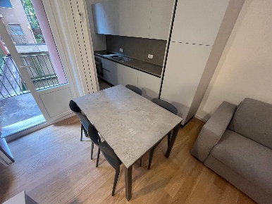 Foto Appartamento in via Bragadino, Milano Solari di 50 m² con 3 locali