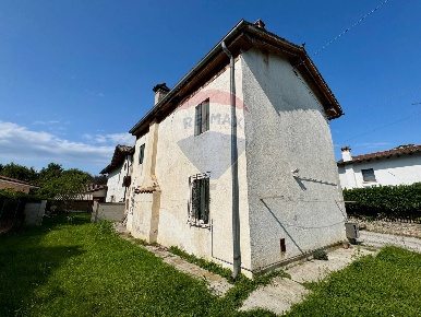 Foto Casa indipendente in Via delle acque, Visco di 181 m² con 3 locali