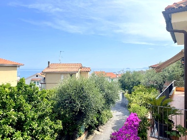 Foto Villa singola in Via della Cornice, Pietra Ligure di 267 m² in vendita