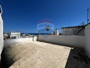 Foto Appartamento in Via Dott. Vincenzo Giuliani, Vieste Centro di 98 m²