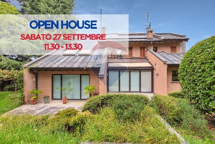 Foto Villa singola in Via Zappa, Besana in Brianza Centro di 240 m²