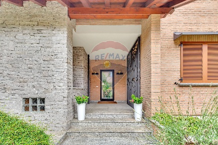 Foto Villa singola in Via Zappa, Besana in Brianza Centro di 240 m²