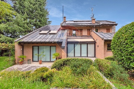 Foto Villa singola in Via Zappa, Besana in Brianza Centro di 240 m²