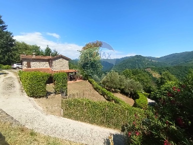 Foto Villa singola a Bagni di Lucca Granaiola di 100 m² con 8 locali