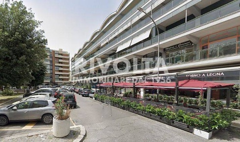 Foto Appartamento in Via Bartolomeo Intieri, Roma di 146 m² con 3 locali