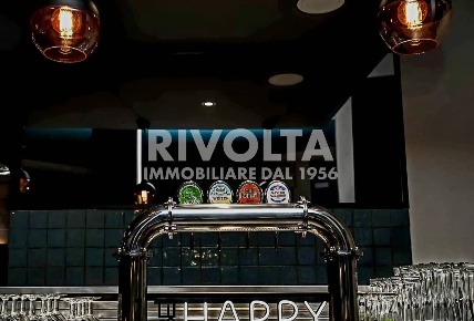 Foto Attività commerciale in Via Giovanni Villani, Roma Appio Latino