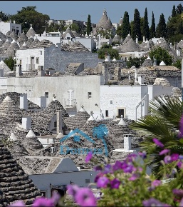 Foto Appartamento in Via Tinelli, Alberobello Centro di 170 m² con 5 locali