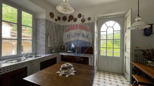 Foto Villa singola a Bagni di Lucca Centro di 800 m² con 20 locali