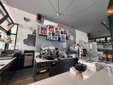 Foto Locale commerciale a Campo San Martino Centro di 100 m² con 2 locali