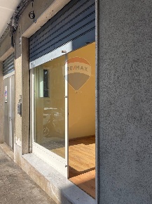 Foto Locale commerciale in Via Piemonte, Acireale di 30 m² con 2 locali