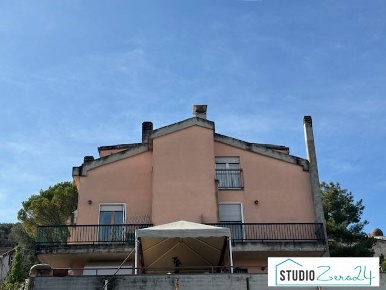 Foto Appartamento a Narni di 82 m² con 4 locali in vendita