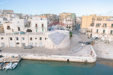 Foto Appartamento in via Nazario Sauro, Bisceglie di 175 m² con 4 locali