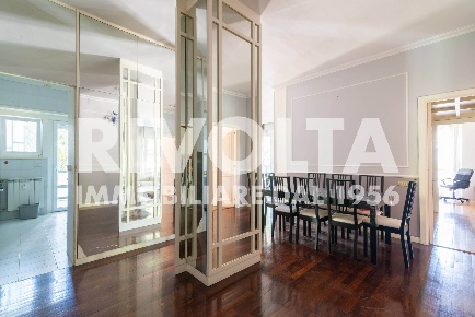 Foto Appartamento in Via Val Gardena, Roma di 140 m² con 4 locali