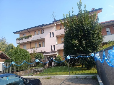 Foto Appartamento in Via Baracca, Cabiate di 90 m² con 3 locali in vendita