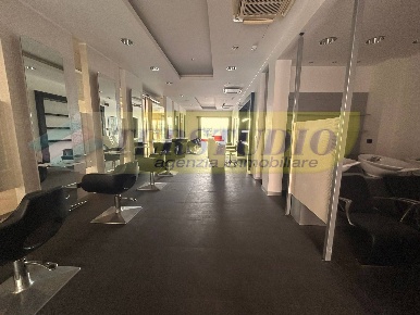 Foto Ufficio in Via Papa Giovanni XXIII, Capriate San Gervasio di 60 m²