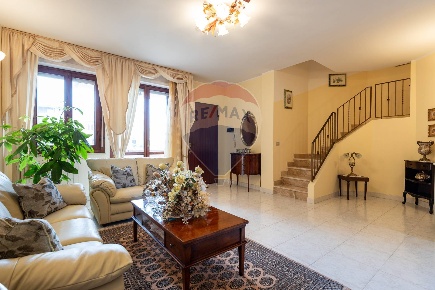 Foto Villa a schiera in Piazza Scirocco, Elmas di 150 m² con 5 locali