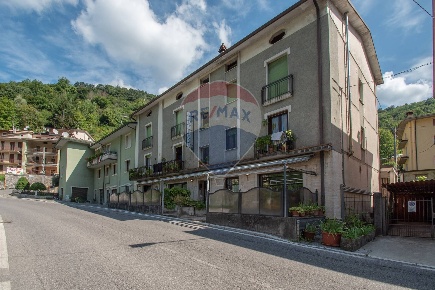 Foto Appartamento in Via Tonetti, Polaveno Gombio di 100 m² con 3 locali
