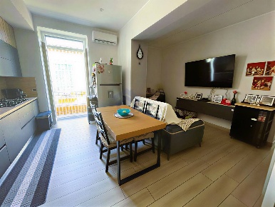 Foto Appartamento in piazza ernesto cesaro, Torre Annunziata di 75 m²