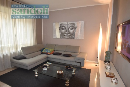 Foto Appartamento in Via Bazzi, Vercelli Centro di 115 m² con 4 locali