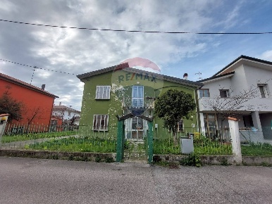 Foto Villa singola in Via Rossini, Ponte San Nicolò Centro di 190 m²