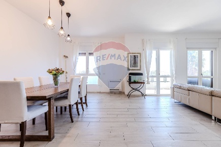 Foto Appartamento in Via Fleming, Cagliari Amsicora di 150 m² con 4 locali