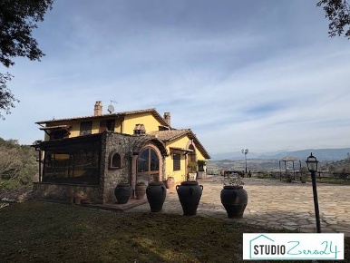 Foto Villa singola a Narni di 300 m² con 6 locali in vendita