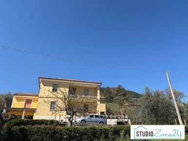 Foto Villa bifamiliare in strada amerina, Narni di 90 m² con 5 locali