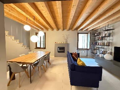 Foto Appartamento a Mantova Centro di 136 m² con 4 locali in vendita