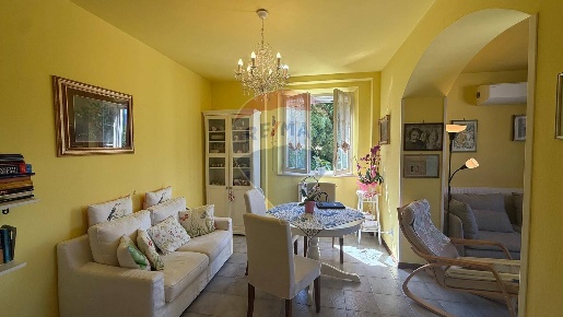 Foto Appartamento a Barga Centro di 110 m² con 7 locali in vendita