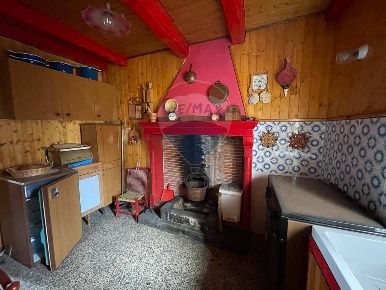 Foto Casa indipendente a Bagni di Lucca di 85 m² con 5 locali in vendita