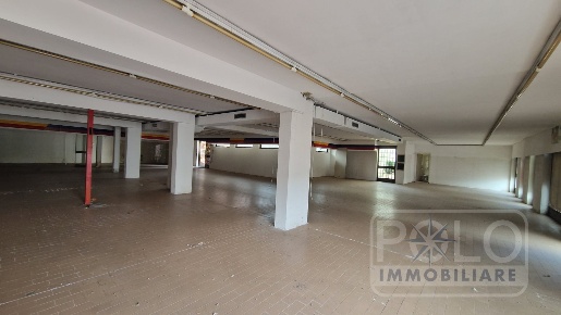 Foto Locale commerciale in STRADA ALCIDE DE GASPERI, San Giovanni Lupatoto