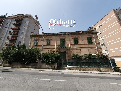 Foto Appartamento in Via Sferracavallo 146, Palermo di 153 m² con 6 locali