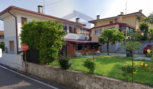 Foto Appartamento a Porcia Centro di 120 m² con 5 locali in vendita