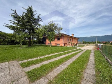 Foto Villa bifamiliare a Fontanafredda Vigonovo Fontanafredda di 130 m²