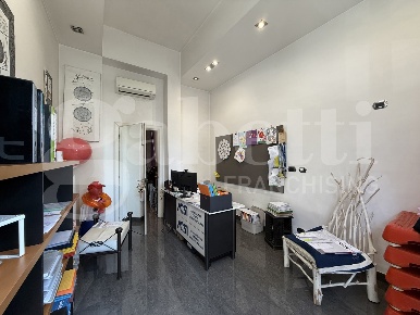Foto Negozio in Capelli, Torino Parella di 36 m² con 2 locali in vendita