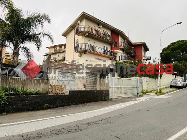 Foto Magazzino in Via dei Piccioni 81, Catania Ballo - Cibele di 1150 m²