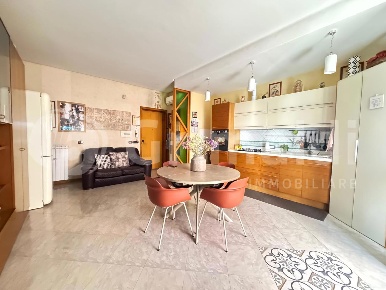 Foto Appartamento in Via CAIO ASINIO POLLIONE 53, Napoli Bagnoli di 76 m²