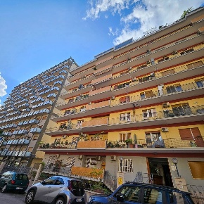 Foto Appartamento in Viale Delle Alpi 56, Palermo di 160 m² con 8 locali
