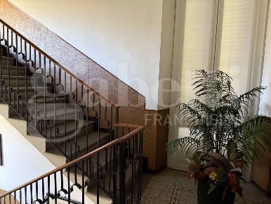 Foto Villa singola in Via Leopardi snc, Erba Centro di 342 m² con 8 locali
