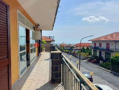 Foto Appartamento in Via Archimede 3 B, Zafferana Etnea Centro di 110 m²