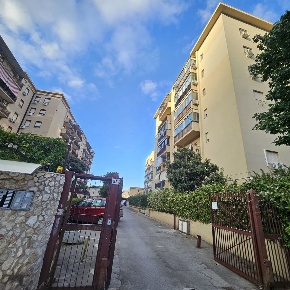 Foto Appartamento in Via Pietro Scaglione 95, Palermo di 160 m² in vendita