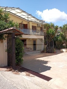 Foto Villa unifamiliare in via Mezzo in Casa Bianca, Messina di 235 m²