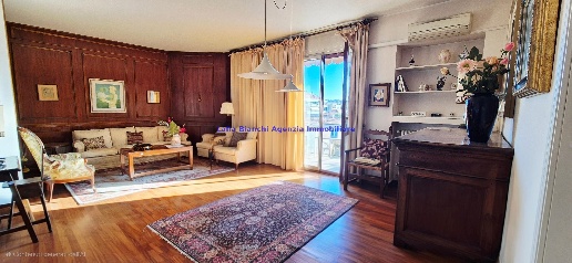 Foto Appartamento in VIALE GIULIANO VANZOLINI, Pesaro Centro Mare di 189 m²