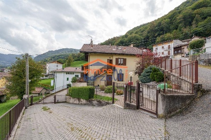 Foto Appartamento a Pasturo di 100 m² con 4 locali in vendita