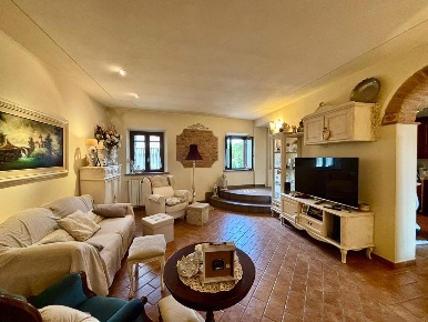 Foto Casa indipendente a Terricciola di 210 m² con 9 locali in vendita