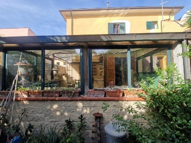 Foto Villa bifamiliare a Rosignano Marittimo Vada di 100 m² con 4 locali